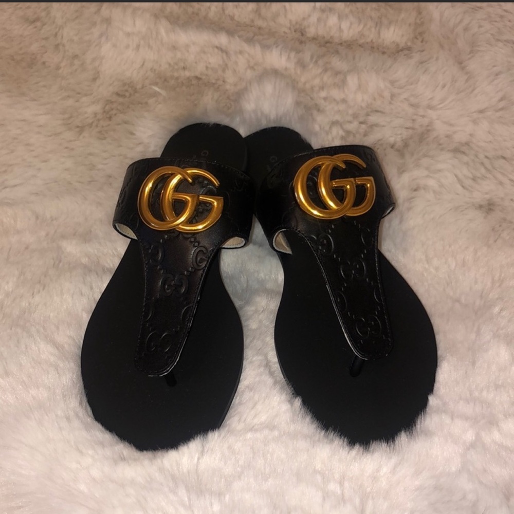 Gucci black GG leather thong sandals size 38